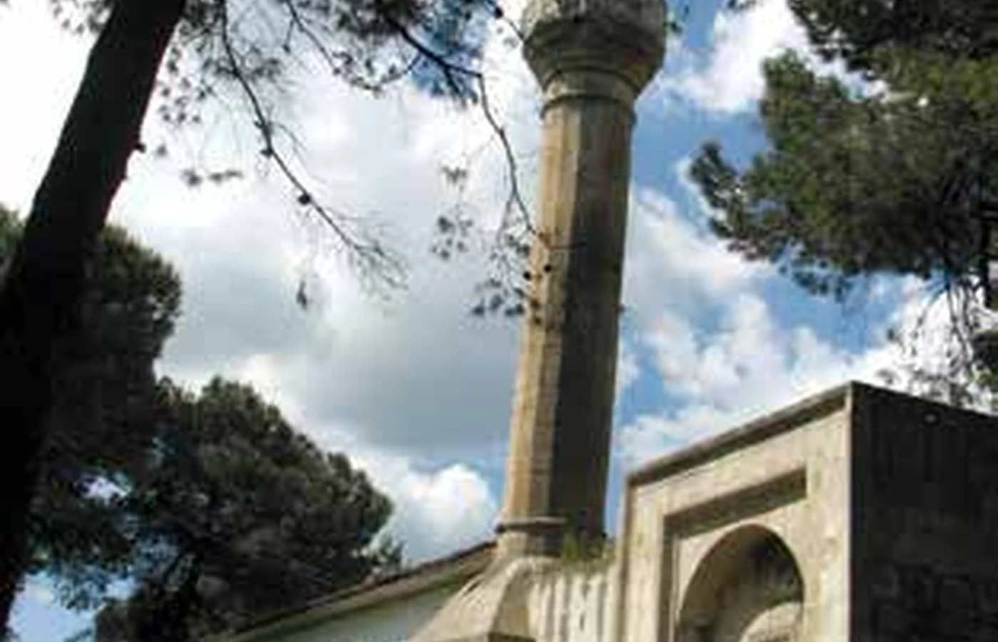 Eskipazar Camii ve Tarihî Hamamlar