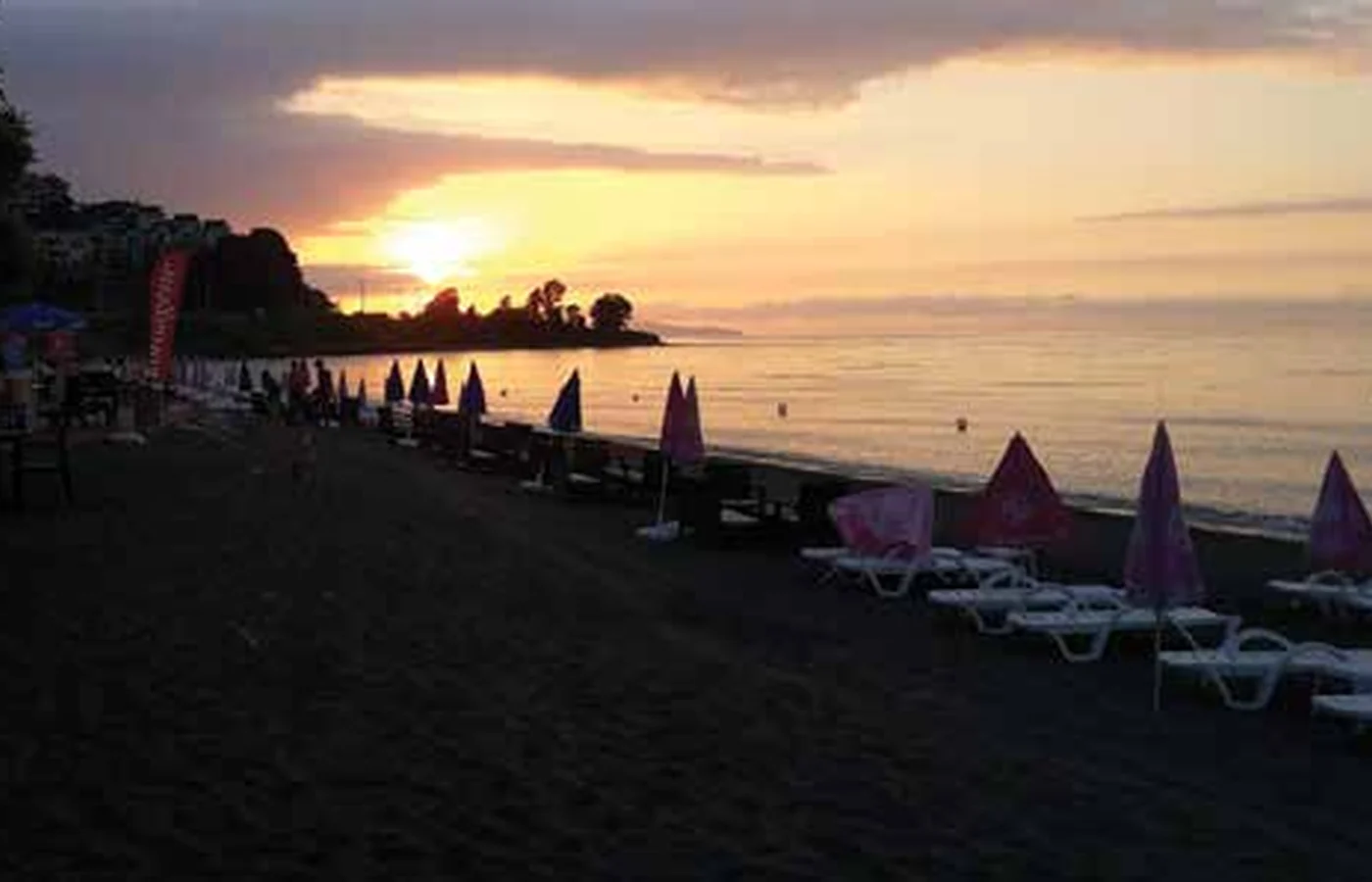 Gülyalı Tepealtı Plajı ve Çadır Kampı